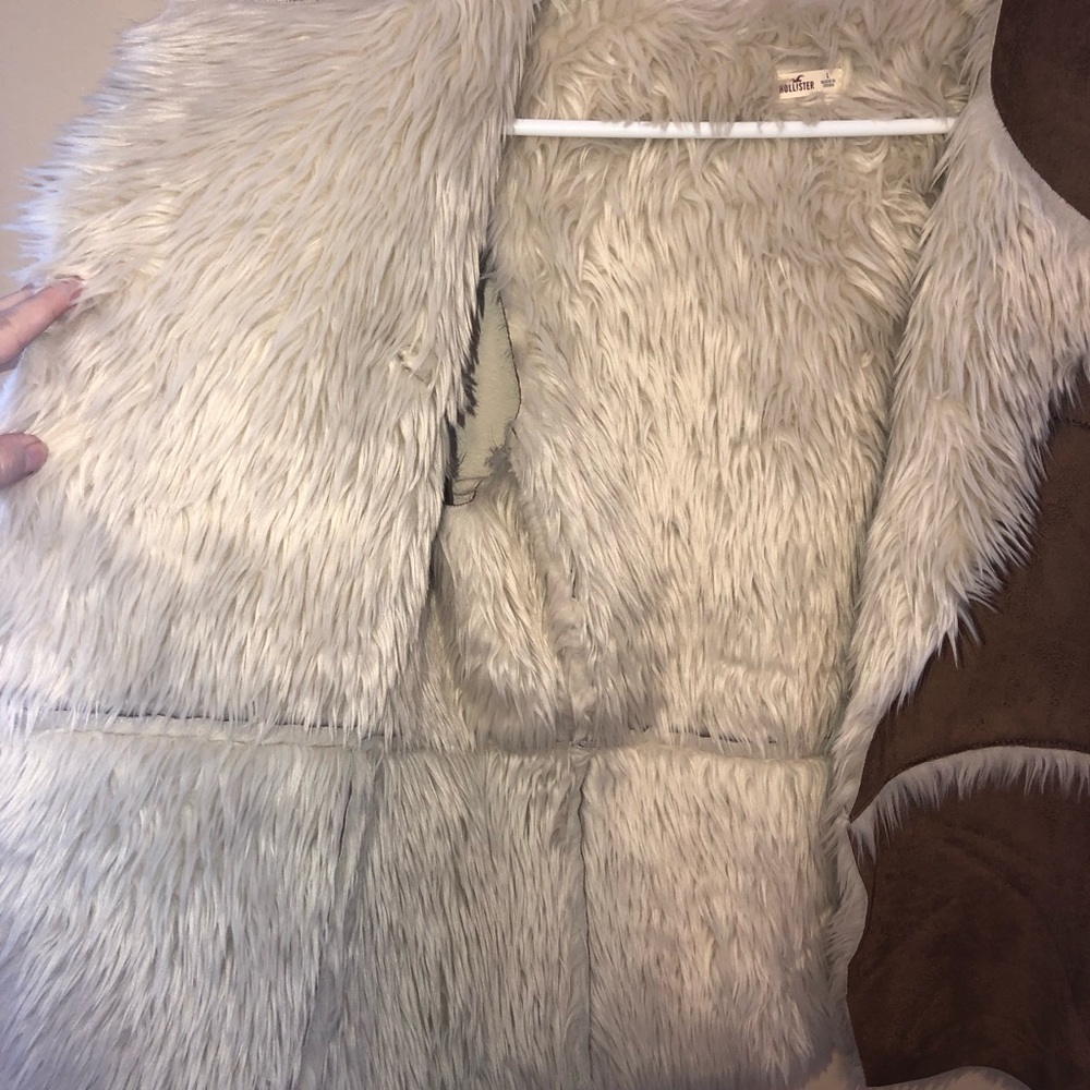Hollister Faux Suede and Fur Lined Vest - Picture 6 of 10